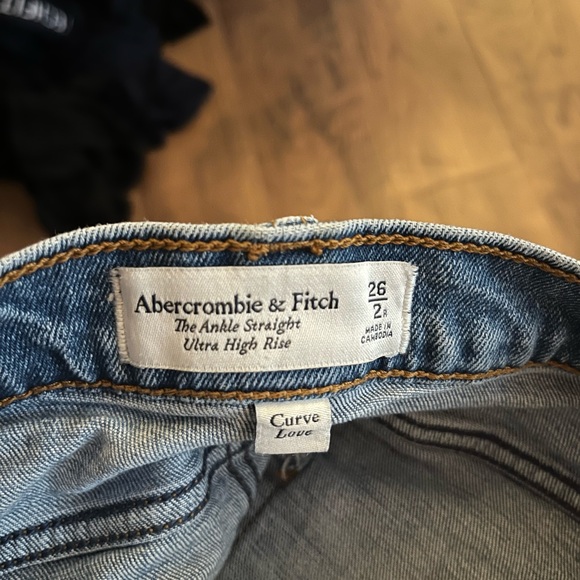 Distressed jeans - Picture 7 of 7